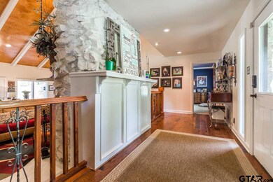 725 725 Dorchester Dr, Tyler, TX 75703 - photo 2