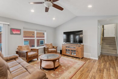 13HiddenCedarLoop livingroom