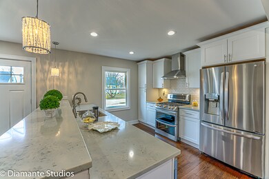 1027 S Saylor Ave, Elmhurst, IL 60126 - photo 3