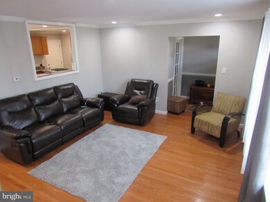 5607 Rollins Ln, Capitol Heights, MD 20743 - photo 3