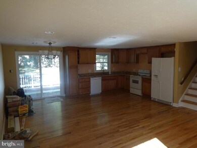 7602 Surry Grove Ct, Lorton, VA 22079 - photo 3