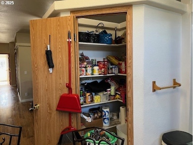 33399 NW Ej Smith Rd, Scappoose, OR 97056 - photo 6