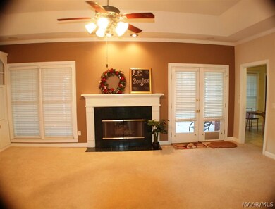 Grandroom w/ gas log fireplace