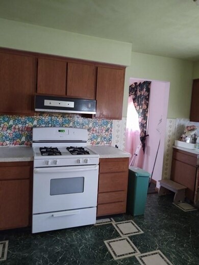 179 Raven Rd, Lowell, MA 01852 - photo 2