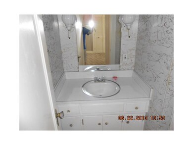 405 W 7th St, Anderson, IN 46016 - photo 6