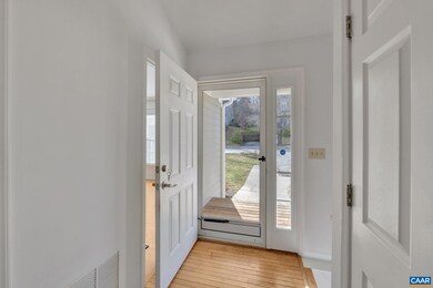 913 Locust Ln, Charlottesville, VA 22901 - photo 4