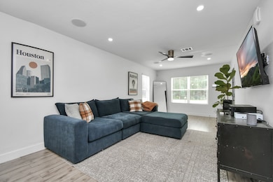 7003 Darien St, Houston, TX 77028 - photo 6