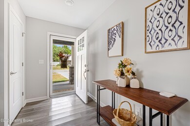 9012 Manslick Commons Dr, Louisville, KY 40219 - photo 4