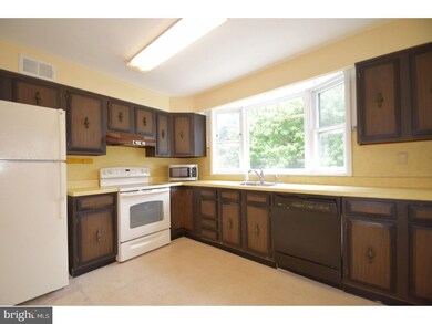 1993 Clearview Ave, Norristown, PA 19403 - photo 5