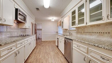 2020 Greenbriar Dr, Gainesville, TX 76240 - photo 6