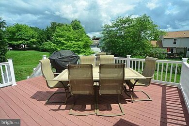 8205 Lapping Brook Ct, Laurel, MD 20723 - photo 5