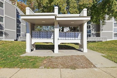 1001 Autumn Woods Ln unit 111, Virginia Beach, VA 23454 - photo 5