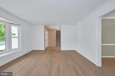 8454 Hunt Valley Dr, Vienna, VA 22182 - photo 5