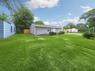 5251 Kingsbury St, Houston, TX 77021 - photo 3