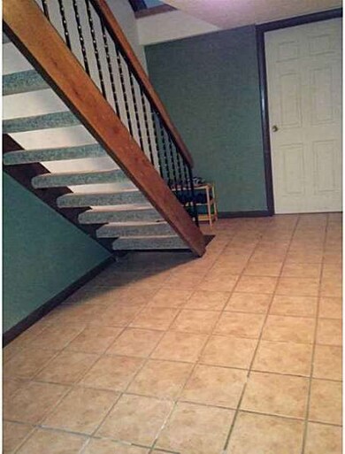 Entry/Foyer.