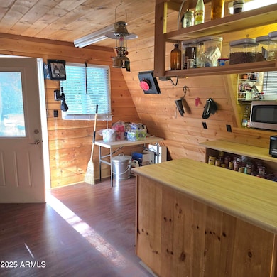 Int Entry to Kitchen