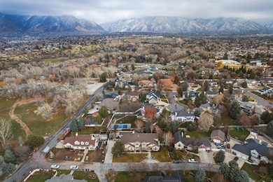 7723 S Plum Creek Ln, Sandy, UT 84093 - photo 5