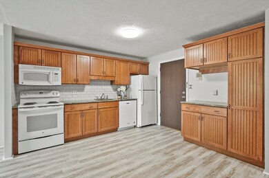 101 Whipple St unit 101-16, Worcester, MA 01610 - photo 3