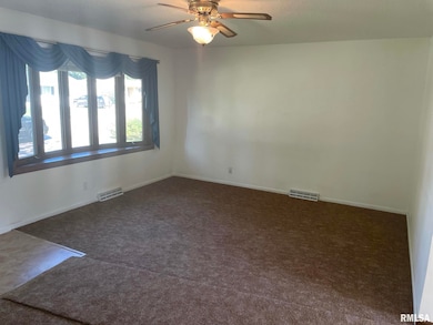 4625 Candlelight Dr, Davenport, IA 52806 - photo 2