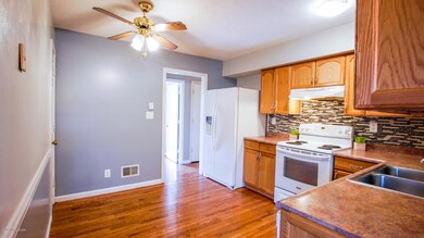 7912 Cortland Dr, Louisville, KY 40228 - photo 6