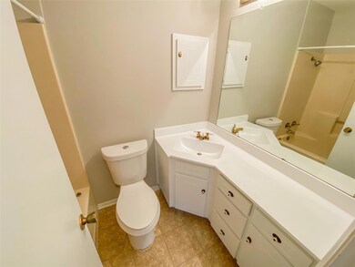 81 Stonegate Dr, Bedford, TX 76022 - photo 4