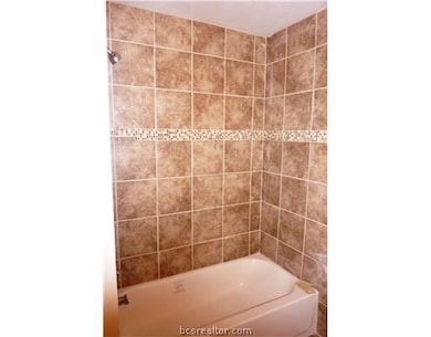 Master Bath/Spa. Tiled shower upstairs!