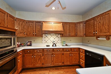 9 Bristol Ct, Burr Ridge, IL 60527 - photo 3