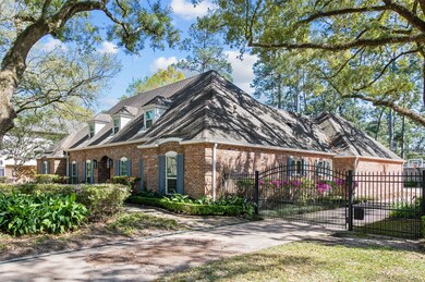 11727 Winshire Cir, Houston, TX 77024 - photo 2