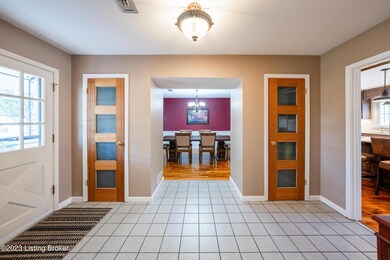 9323 Fern Bluff Ln, Louisville, KY 40229 - photo 4