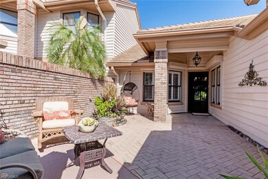 PRIVATE SUN-DRENCHED COURTYARD ENTRANCE!