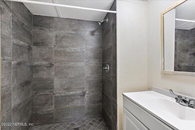 Primary Bathroom (5)