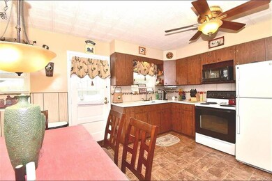 1349 Hemlock Dr, Whitehall, PA 18052 - photo 6