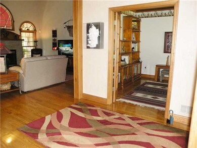 Entry/Foyer.