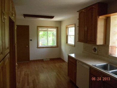 910 Suffolk Ave, Westchester, IL 60154 - photo 3