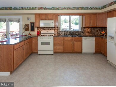 1908 Wayne Dr, Norristown, PA 19403 - photo 3