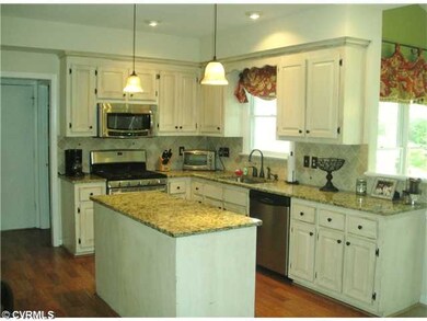 Exterior Front - Lovely, renovated eat-in kitchen 