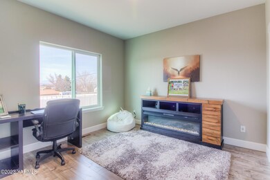 Office/ Den