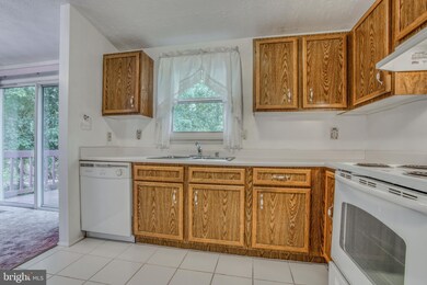 230 Sandhill Rd, Essex, MD 21221 - photo 4