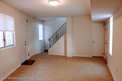 19 Arthur Ct, Staten Island, NY 10310 - photo 2