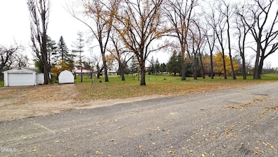 715 4th St, Edgeley, ND 58433 - photo 5