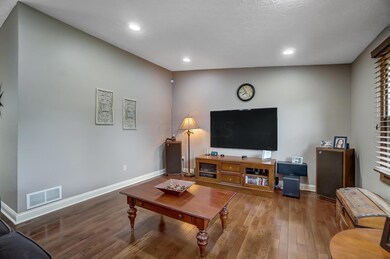 5521 Linworth Rd, Columbus, OH 43235 - photo 5