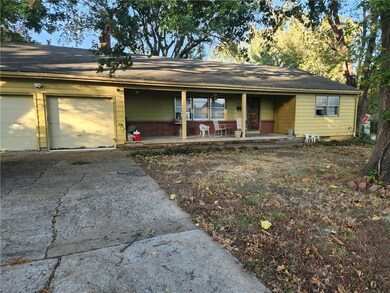 7310 High Grove Rd, Grandview, MO 64030 - photo 2