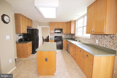 3680 Thomasson Crossing Dr, Triangle, VA 22172 - photo 5