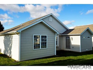 818 Adams Ct unit 20, Wapakoneta, OH 45895 - photo 2