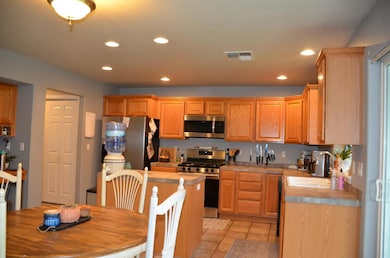 402 NW Pleasant View Dr, Grants Pass, OR 97526 - photo 6