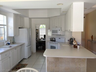 Large kitchen and breakfast bar