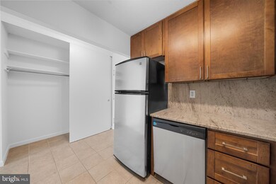 Hunting Creek Club unit 1410, Alexandria, VA 22303 - photo 6