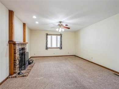 1401 W 3rd Street Place N, Newton, IA 50208 - photo 5