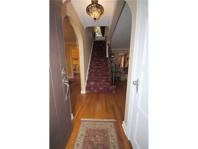 Entry/Foyer.