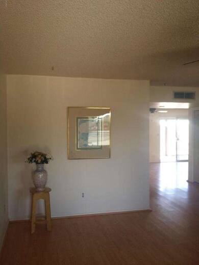 6732FrontRoomtoDining